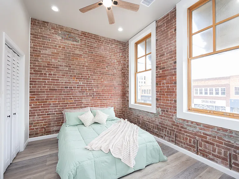 201 E Grand Ave #1 — Photo 15