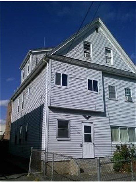 2nd image of 140 Bow St