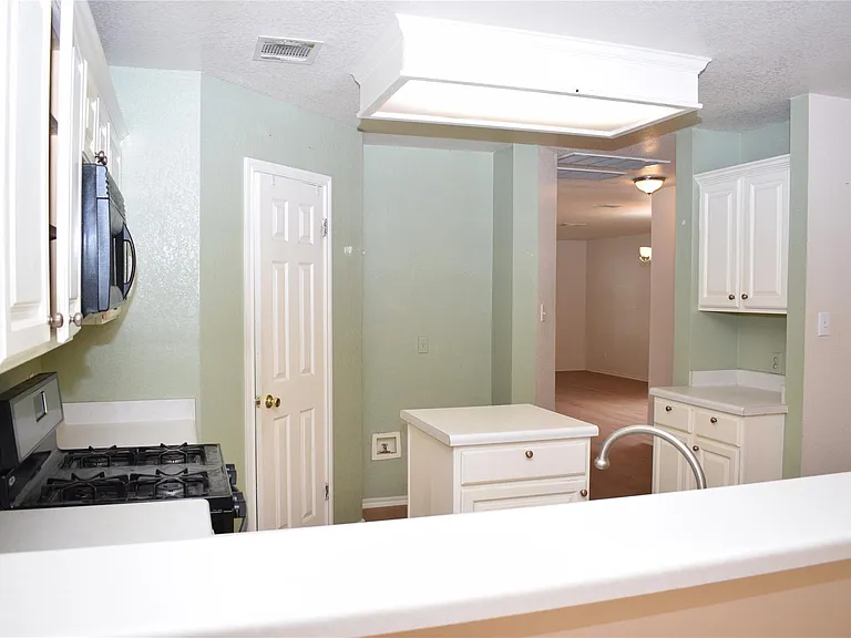 2418 Willow Way — Photo 8