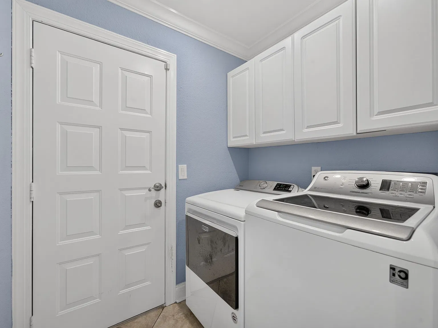 3 bed, 1232 sqft, $3,100 — Photo 2