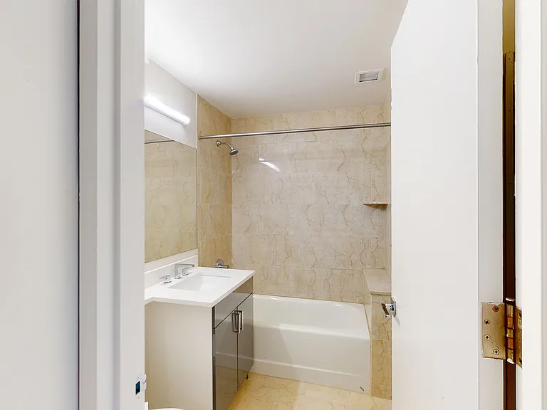 10 Hanover Square — Photo 135