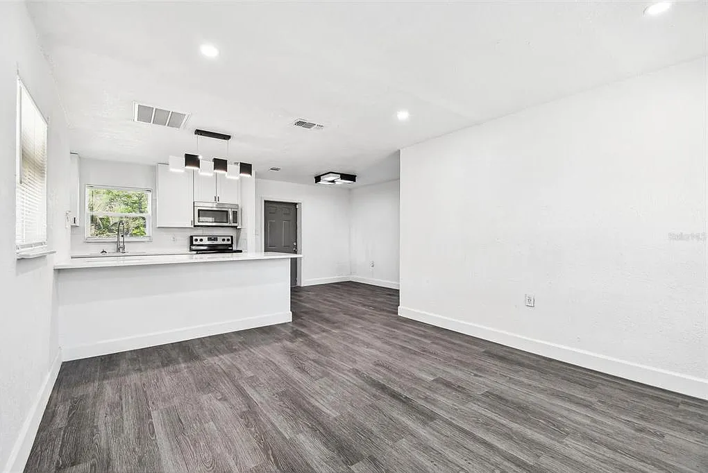 3 bed, 1.0 bath, 888 sqft, $2,175 — Photo 4