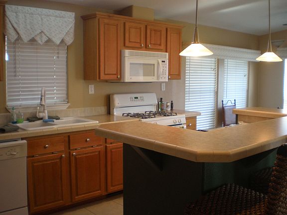 Large Bar-Island in kitchen