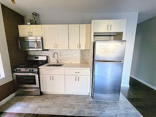 2nd image of 1390 Prospect Ave #4