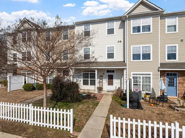331 Gilman Ln Unit 102, Raleigh, NC 27610