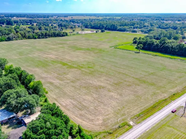 429 W Leblanc St, Winnie, TX 77665