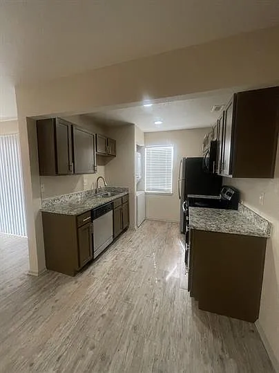 1500 N Carroll Ave — Photo 3