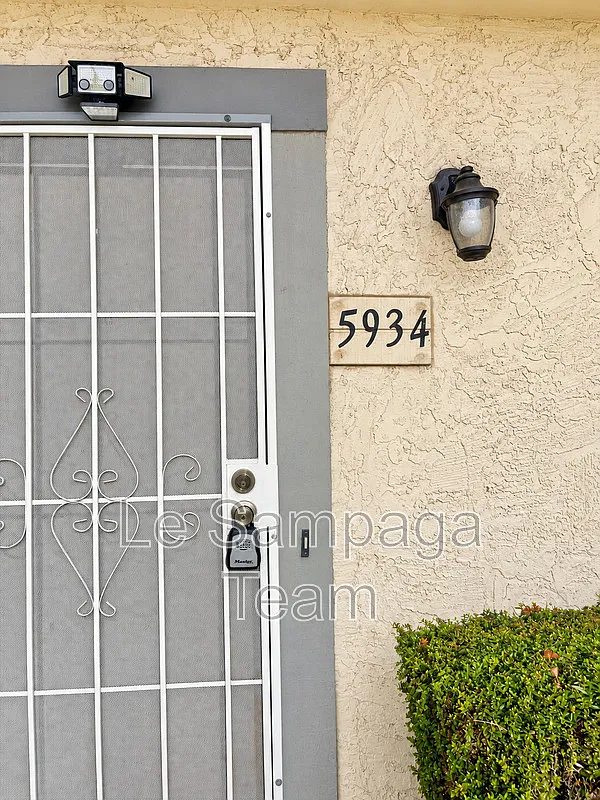 3 bed, 2.0 bath, 1098 sqft, $1,399 — Photo 3