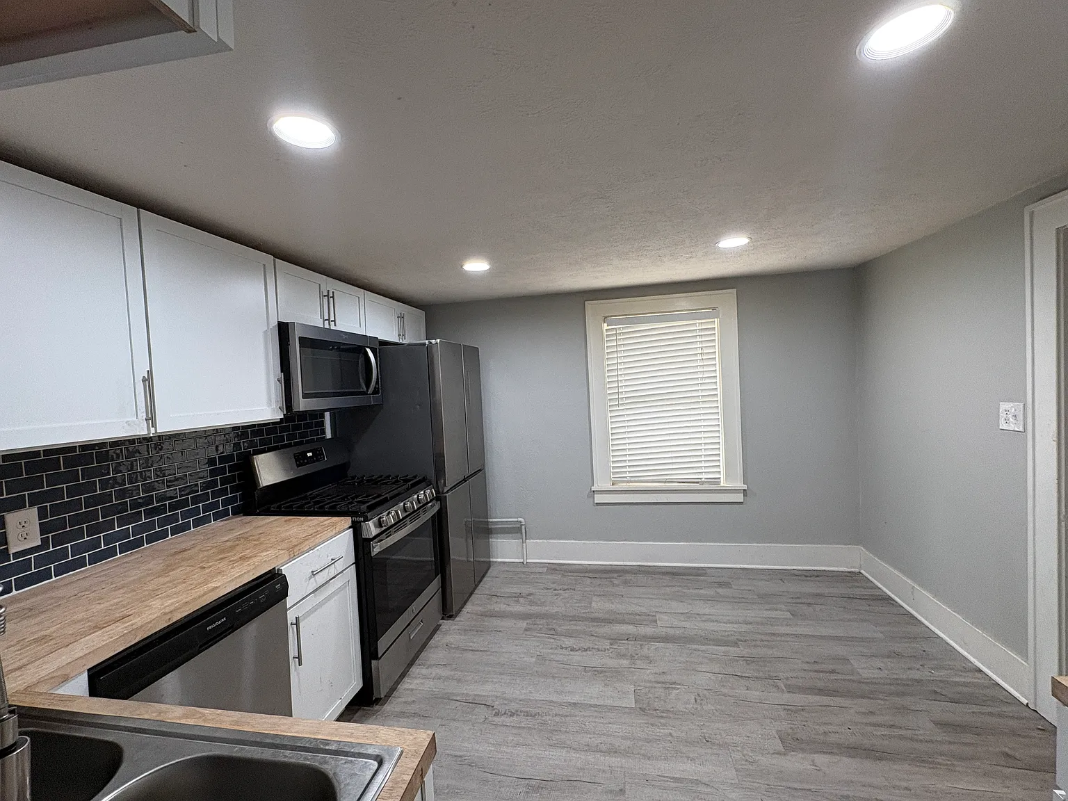 Studio, 350 sqft, $599 — Photo 3
