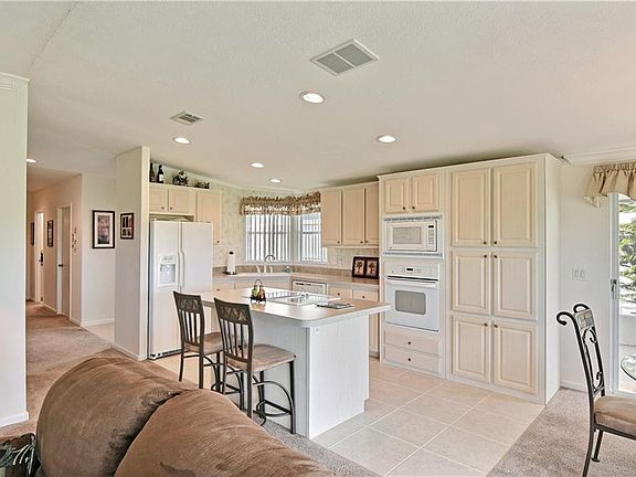 5th image of 1104 Barefoot Cir