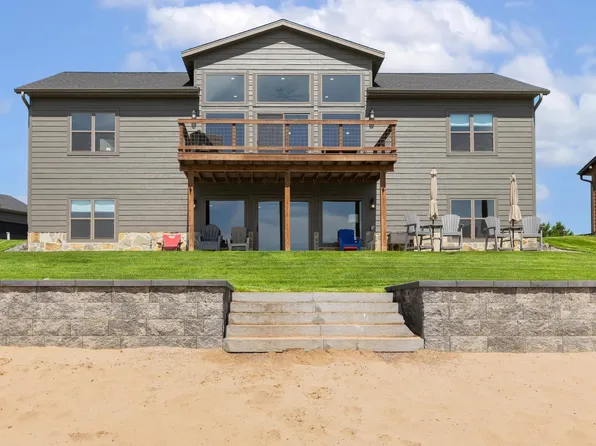 N8670 Beachtown Cir, New Lisbon, WI 53950