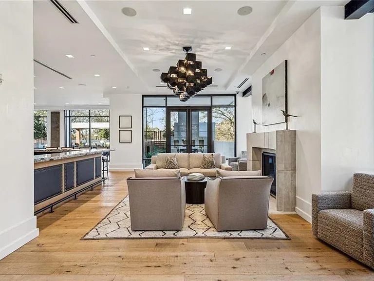 2520 Peachtree Rd #602 — Photo 37