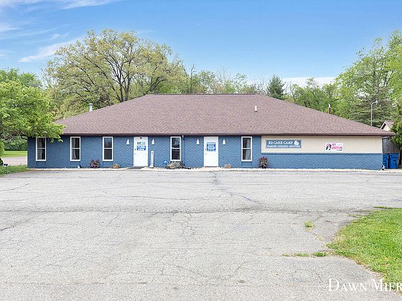 2nd image of 7795 Douglas Ave