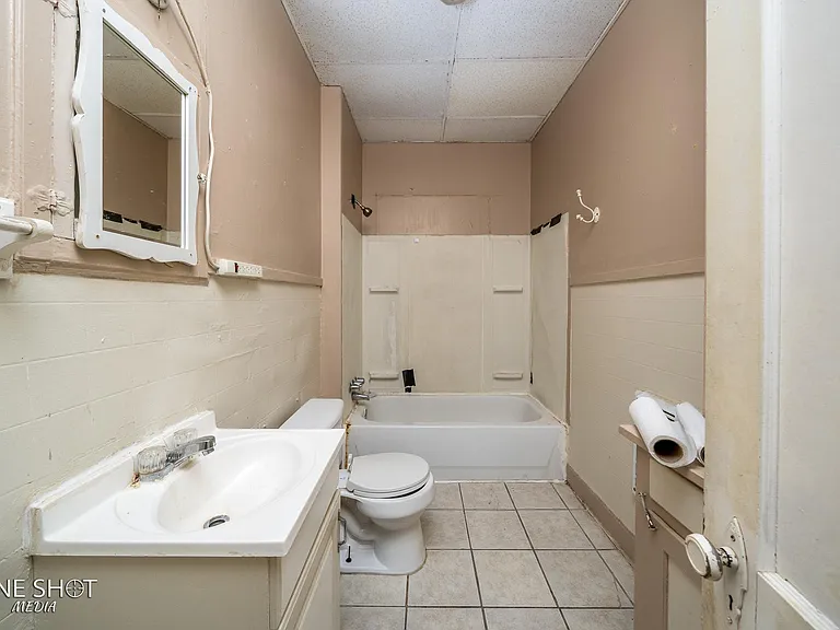 601 College Dr #1 — Photo 5