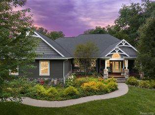 11553 Clairmont Dr, Fenton, MI 48430
