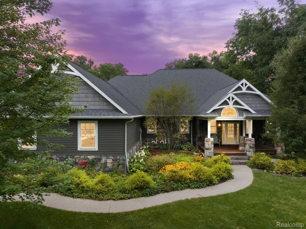 11553 Clairmont Dr, Fenton, MI 48430