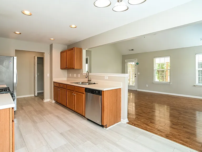 3004 Omaha Dr — Photo 8