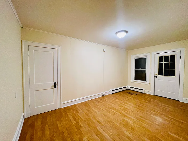 114 Main St #F — Photo 8