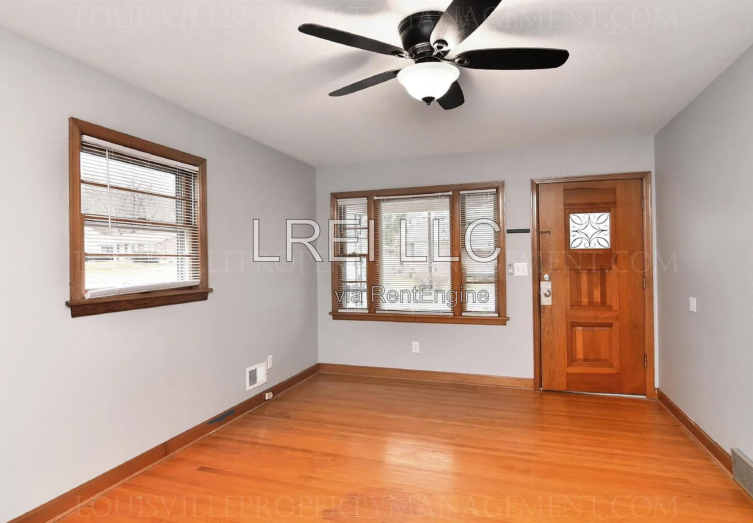 3 bed, 1.5 bath, 1100 sqft, $1,550 — Photo 2