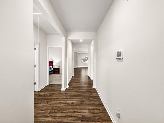 3rd image of 9 Dovetuck Rd