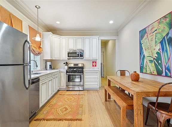 4th image of 5364 Laurel St