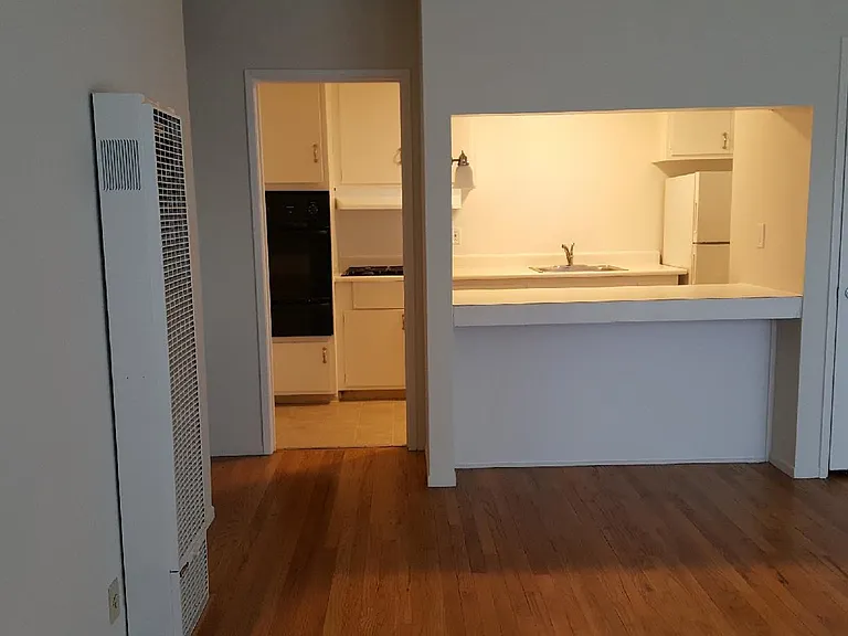 525 S Norfolk St — Photo 3