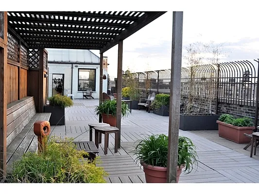 Sold by Aclawrence | media 18