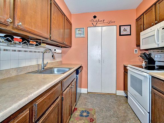 5th image of 81 Richmond Blvd Unit 4B