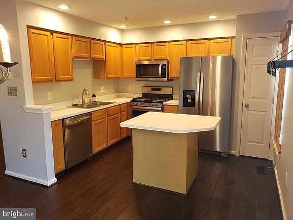 2nd image of 2715 Hickory Knoll Ct