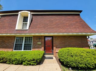 4367 Chateau De Ville Dr, Saint Louis, MO 63129