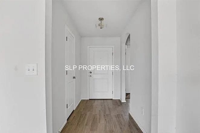 3 bed, 1396 sqft, $1,800 — Photo 4