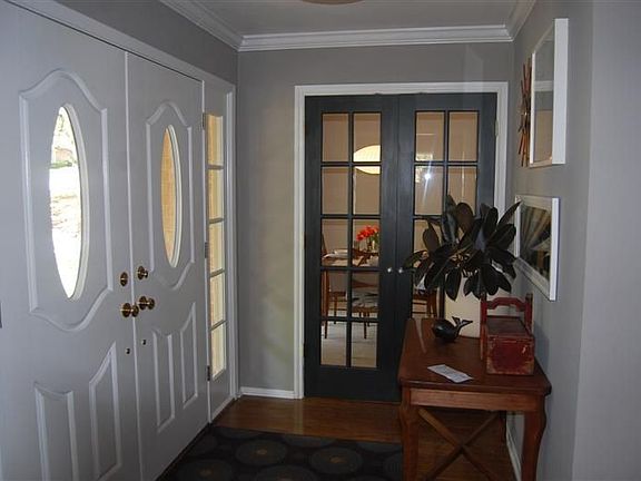 2nd image of 605 Woodland West Dr