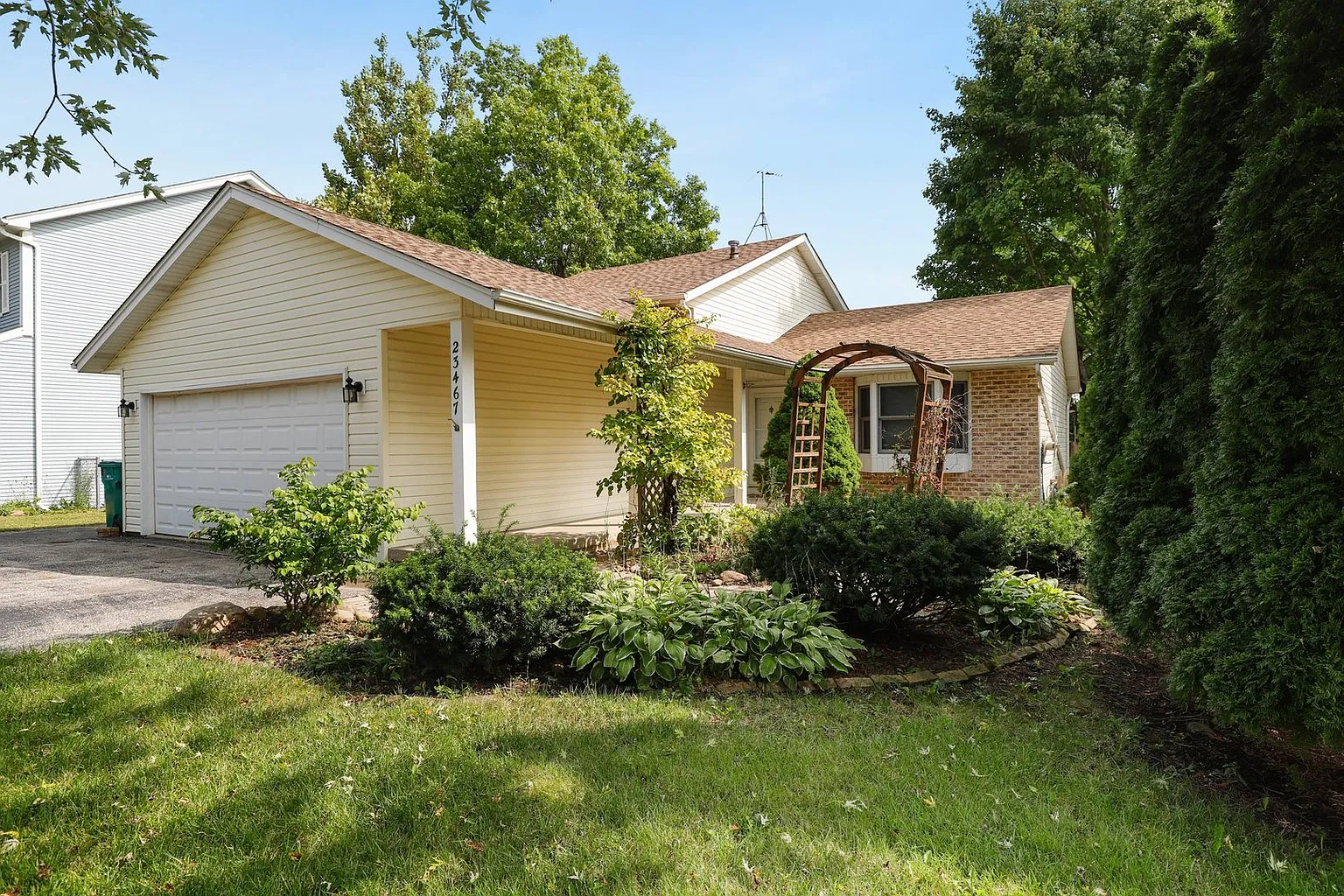 23467 N Valley Rd photo 1