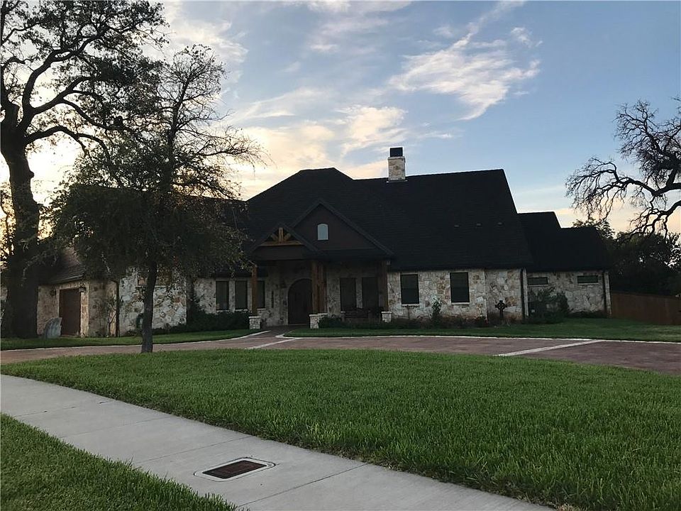 1st image of 15032 Sendero Ln