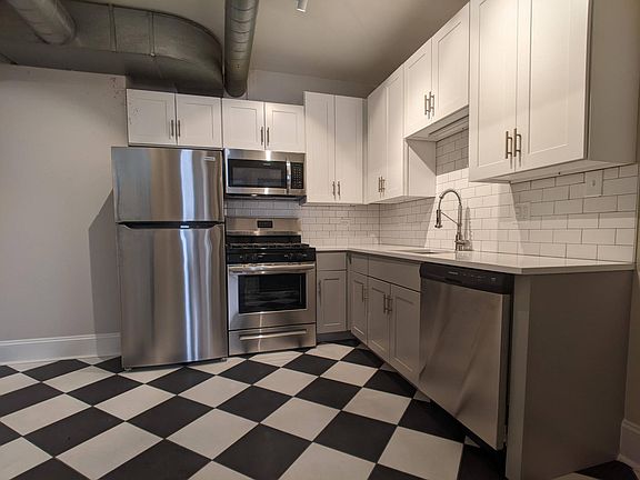 3rd image of 2514 N Sacramento Ave #2