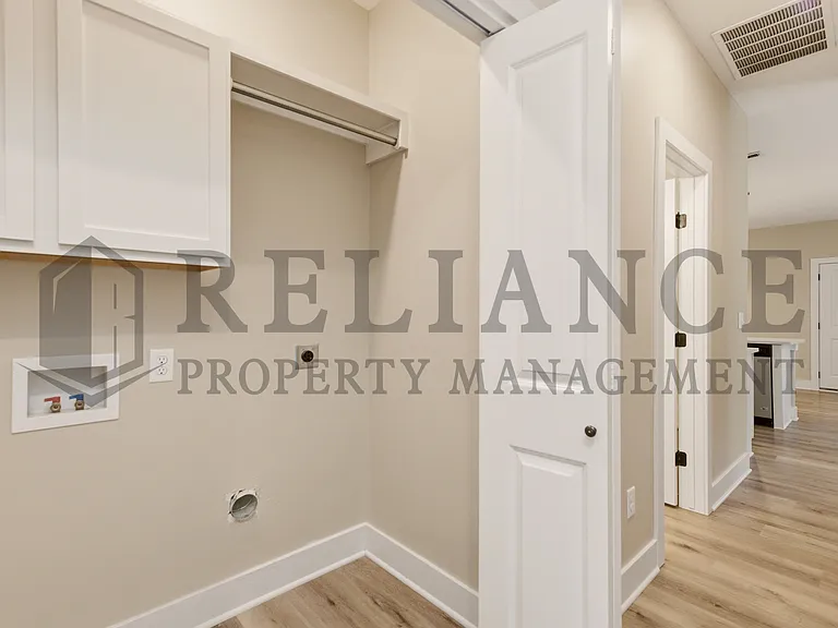 220 W May St — Photo 34