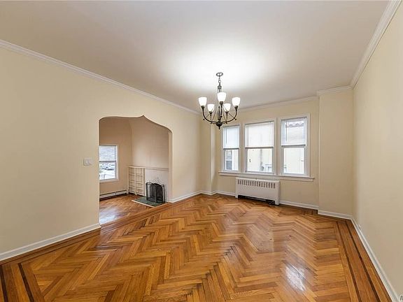 3rd image of 233 W Walnut St Floor 1