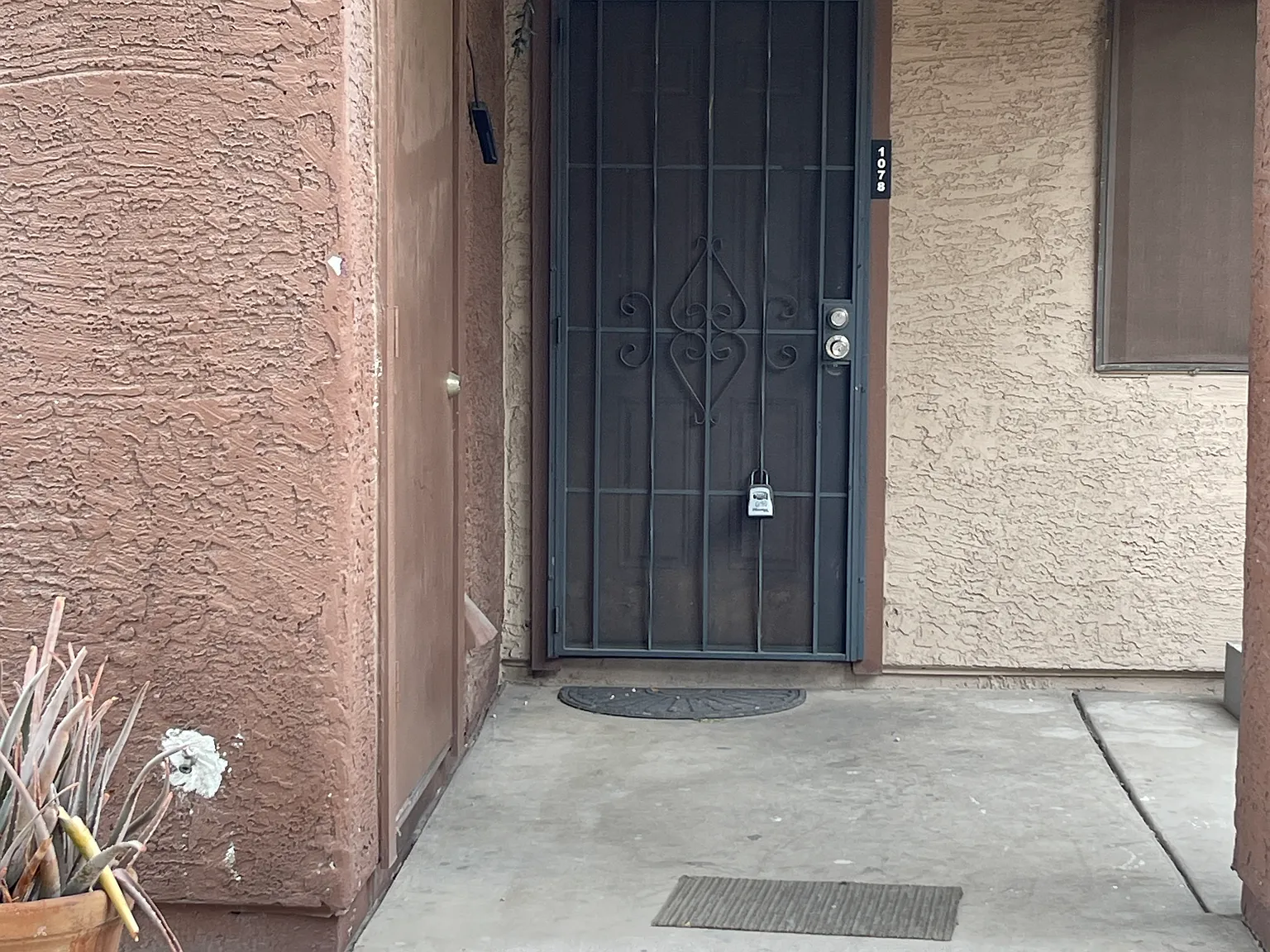 1 bedroom 1 bath unit. Laundry room with washer and dryer included — Photo 2