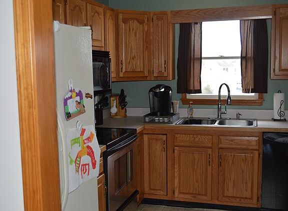 Very open floorplan - Chef won't miss a thing!