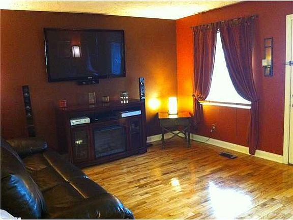 4th image of 463 W Gimber Ct