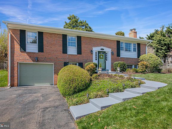 3rd image of 8600 Willowmere Dr