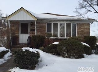 26023 60th Ave, Little Neck, NY 11362