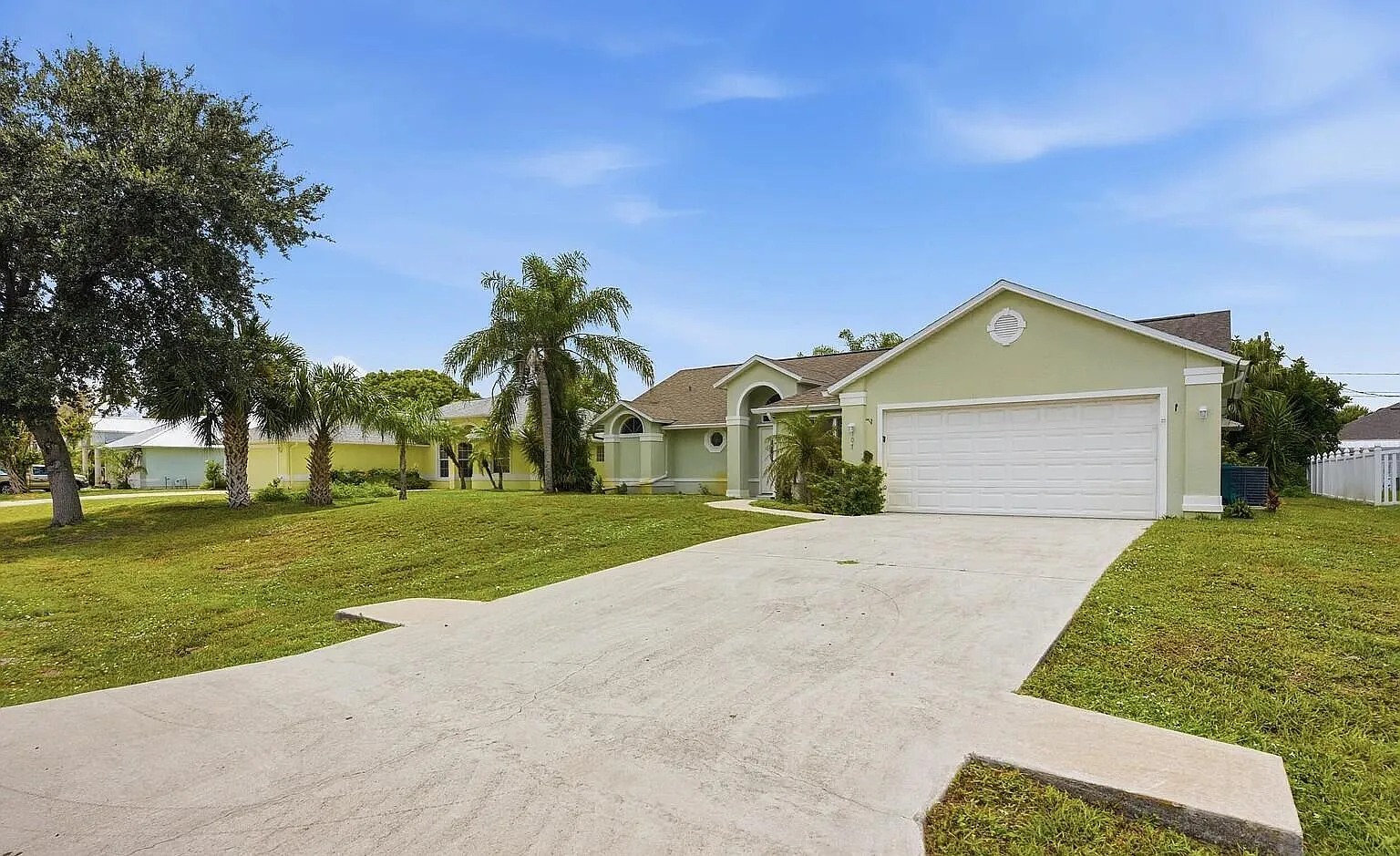 3 bed, 2.0 bath, 1837 sqft, $2,500 — Photo 4