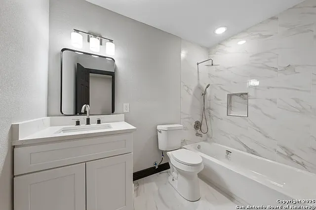 2643 W Gramercy Pl — Photo 11