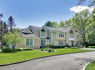 50 Feeks Ln, Locust Valley, NY 11560