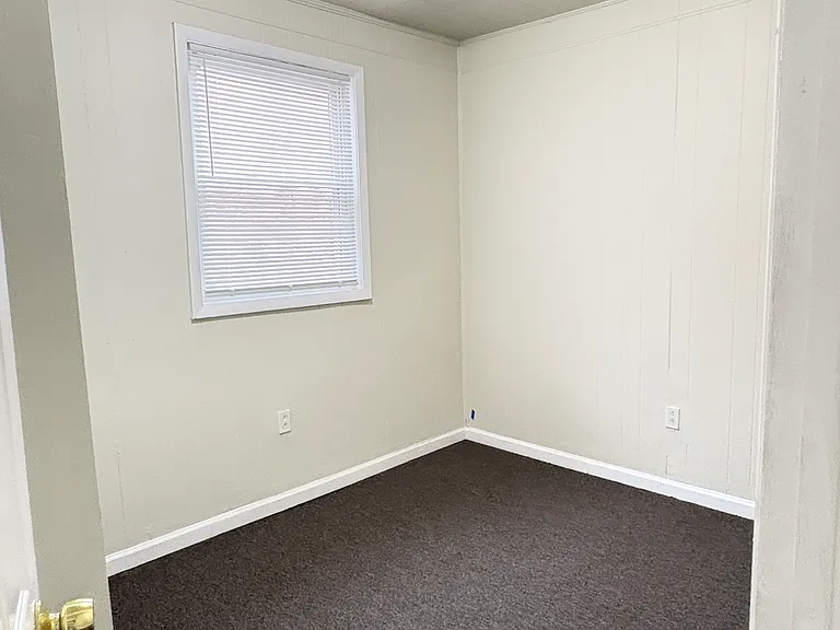 3rd middle bedroom