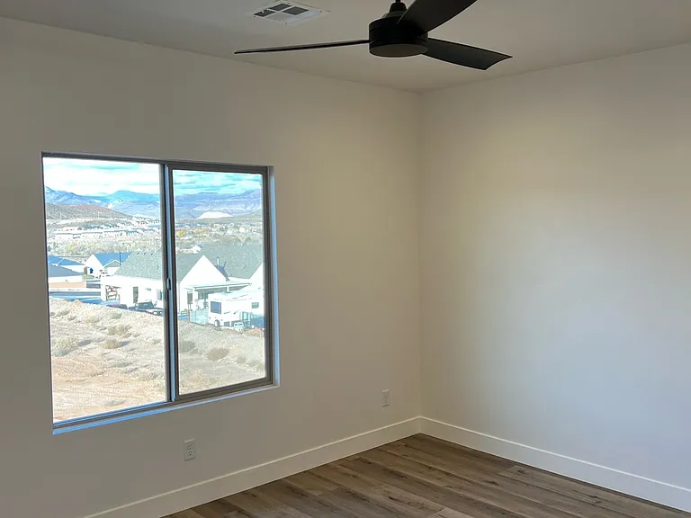 273 S 1930 W — Photo 10