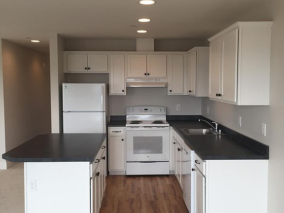 5th image of 22235 7th Ave S APT 202