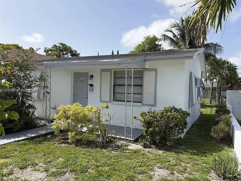 613 NW 5th Ct — Photo 3