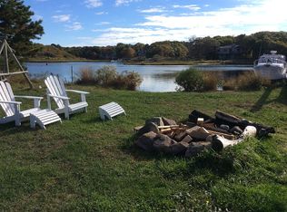 372 Monomoscoy Rd, Mashpee, MA 02649